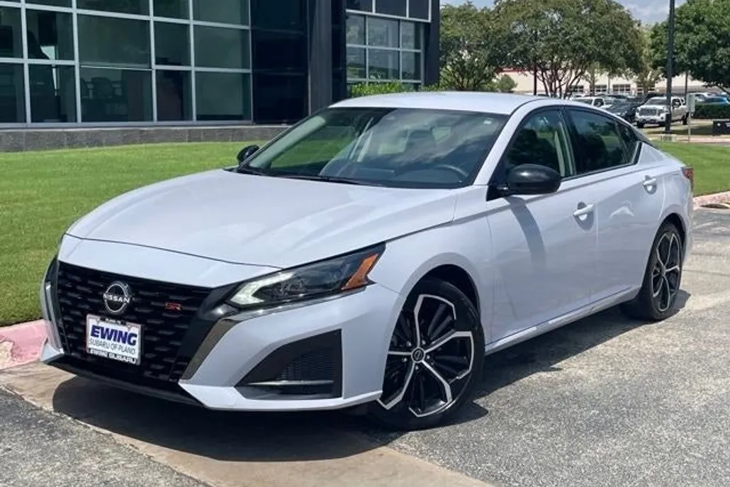2024 Nissan Altima 2.5 SR photo 1