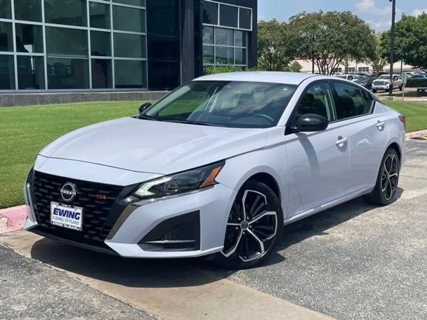 2024 Nissan Altima 2.5 SR photo 1