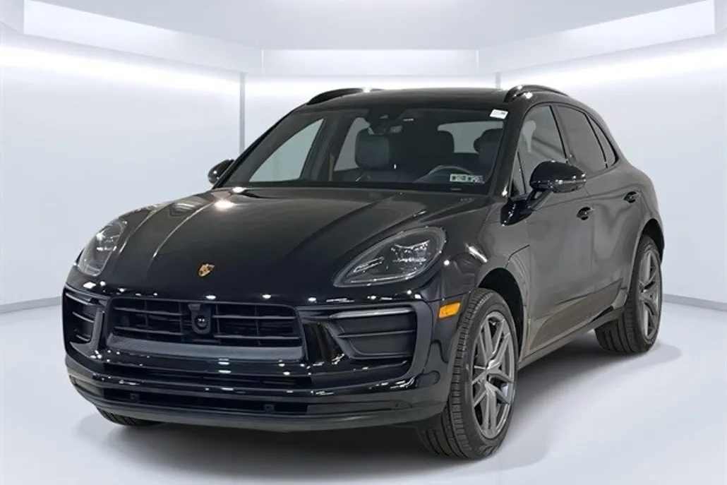 2025 Porsche Macan photo 1