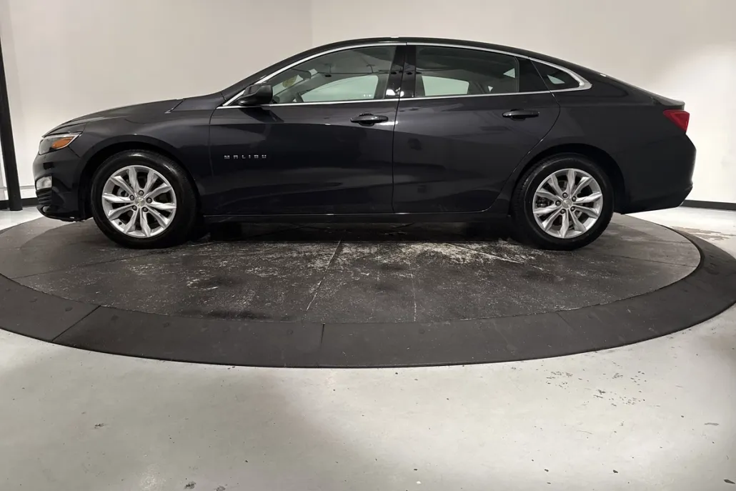 2023 Chevrolet Malibu 1LT photo 1