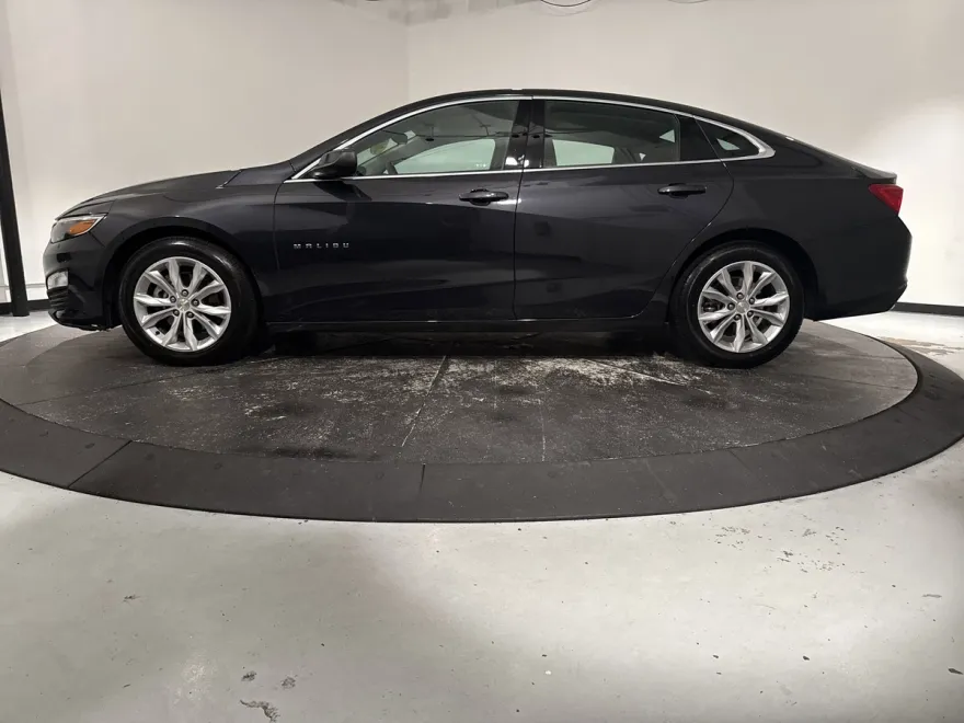 2023 Chevrolet Malibu 1LT photo 1