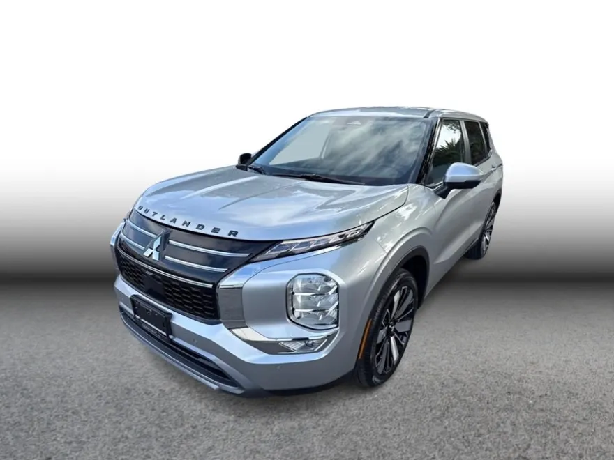 2025 Mitsubishi Outlander SE photo 1