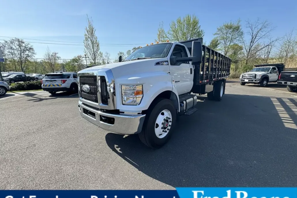 2025 Ford F-750 Regular Cab photo 1