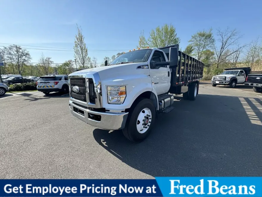 2025 Ford F-750 Regular Cab photo 1