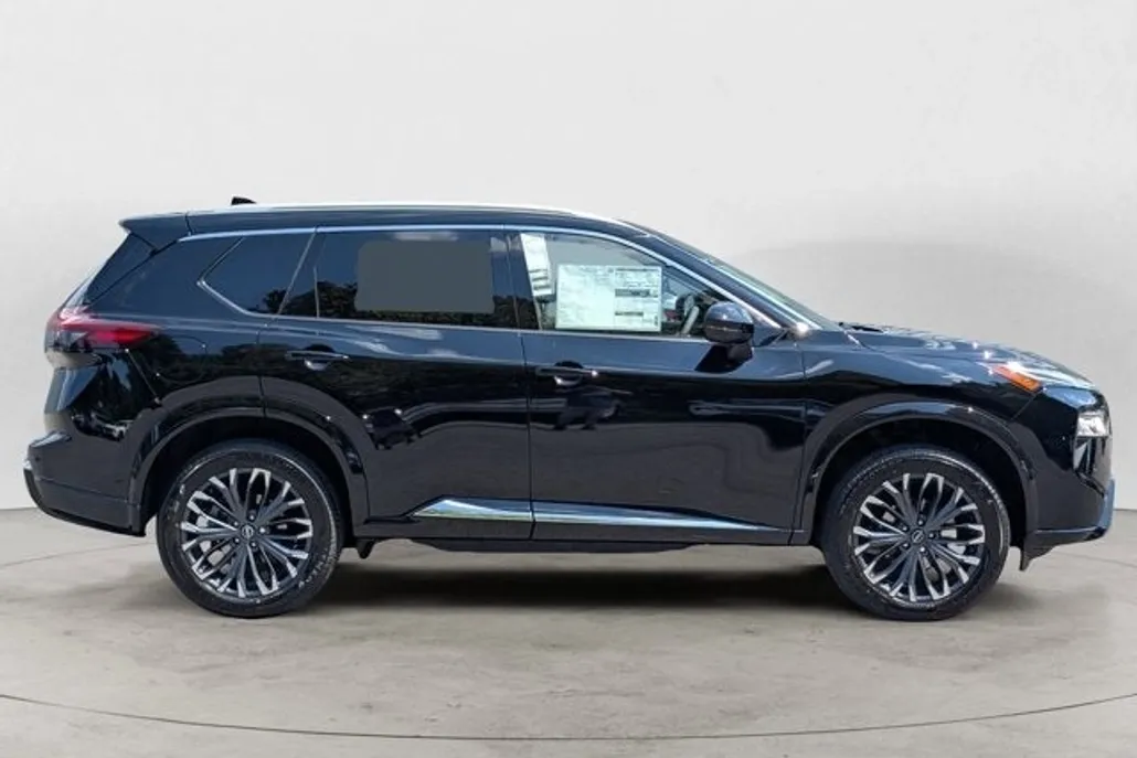 2026 Nissan Rogue Platinum photo 1