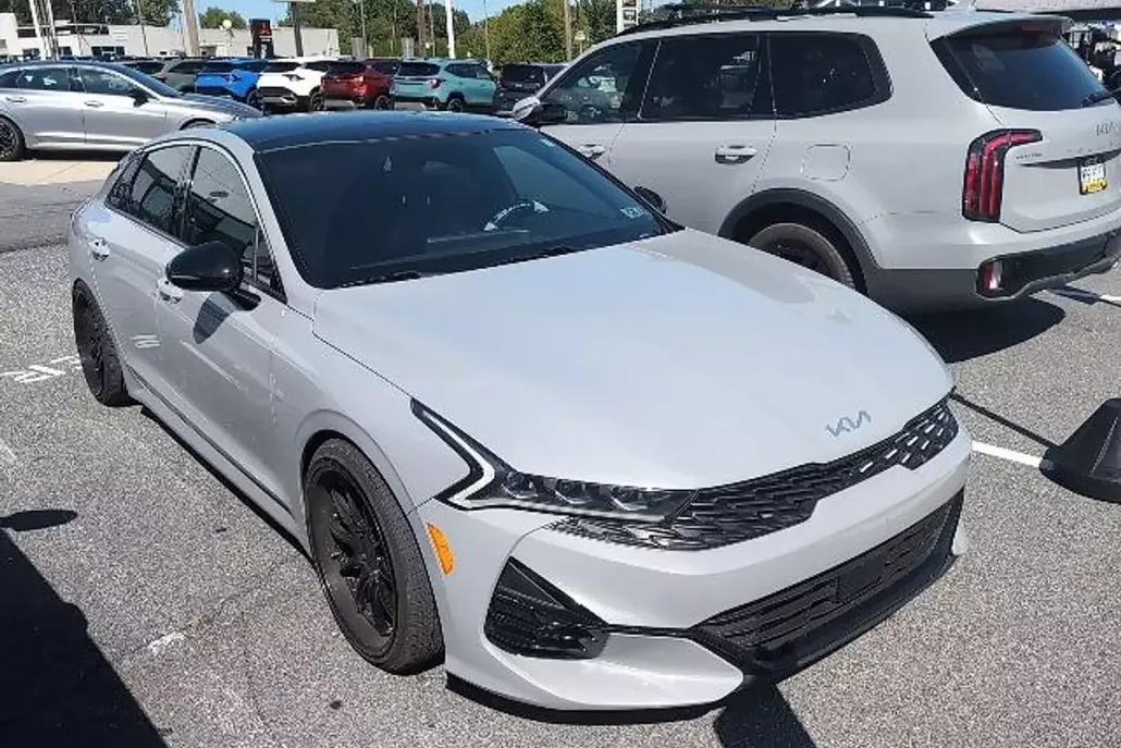 2022 Kia K5 GT-Line photo 1