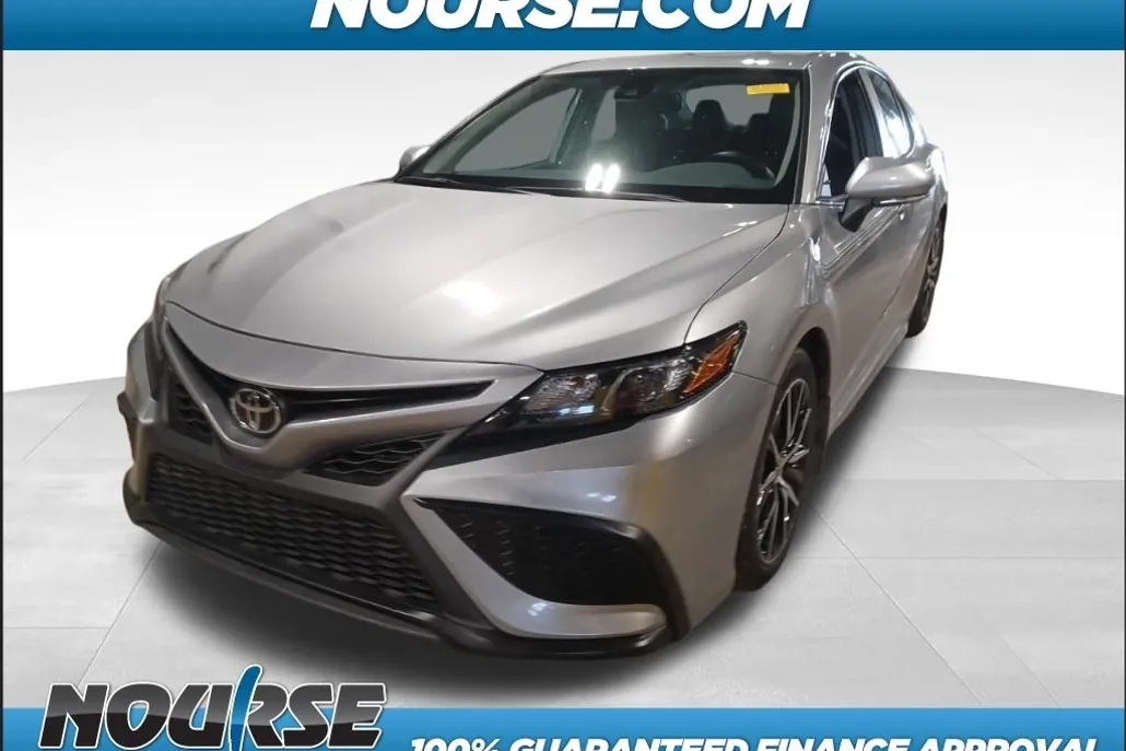 2021 Toyota Camry SE photo 1