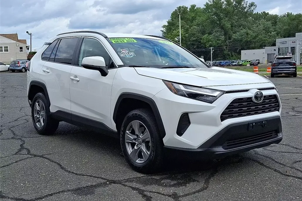 2024 Toyota RAV4 XLE photo 1
