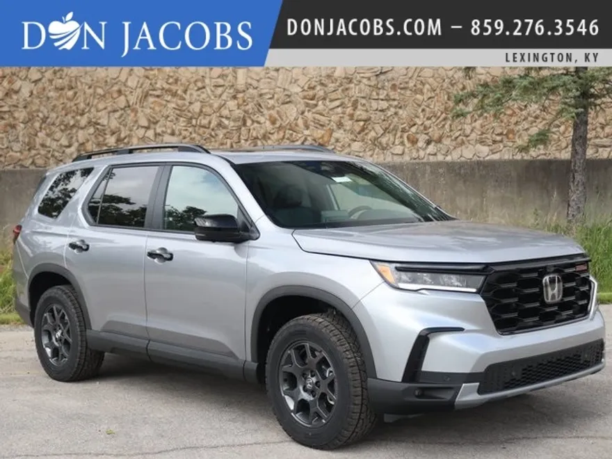 2025 Honda Pilot TrailSport photo 1
