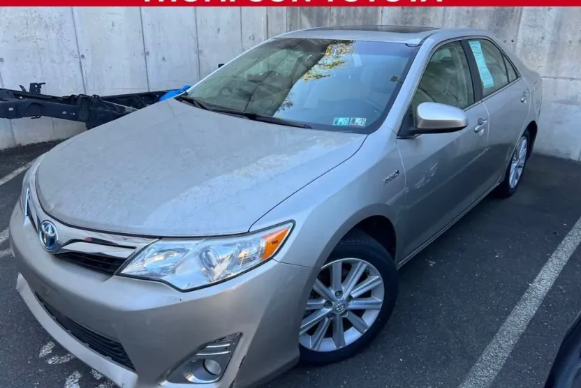 2013 Toyota Camry Hybrid XLE photo 1