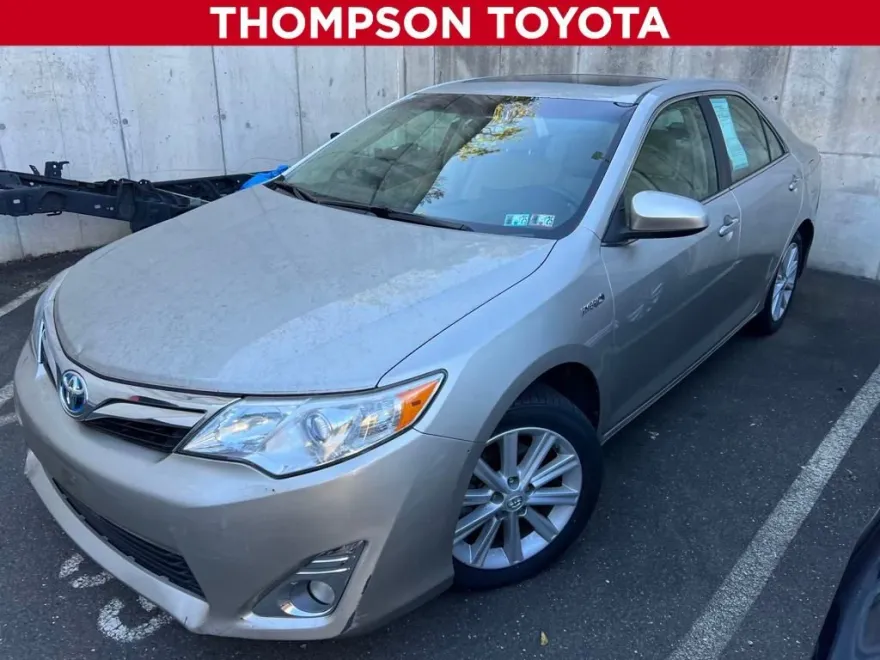 2013 Toyota Camry Hybrid XLE photo 1