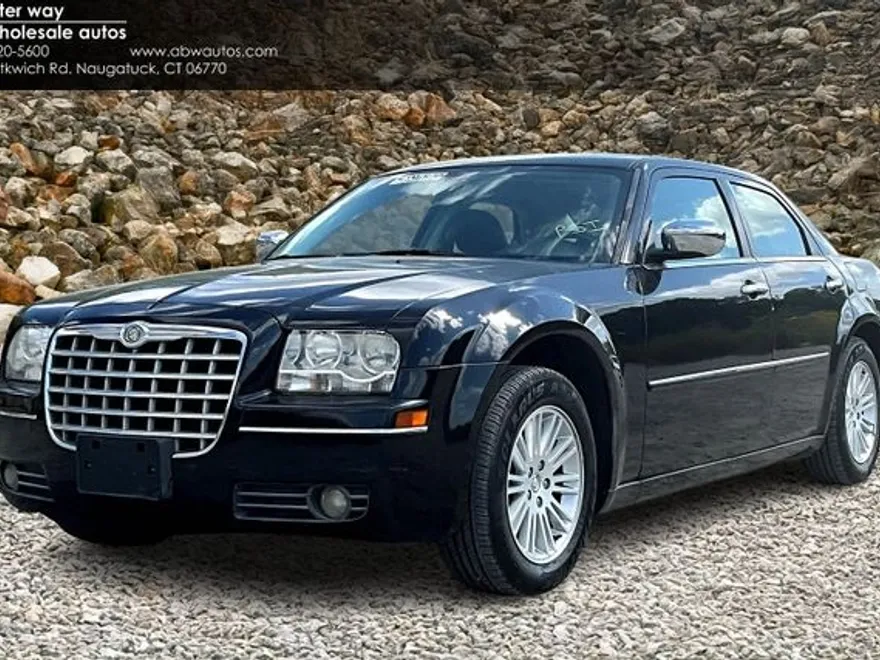 2010 Chrysler 300 Touring photo 1