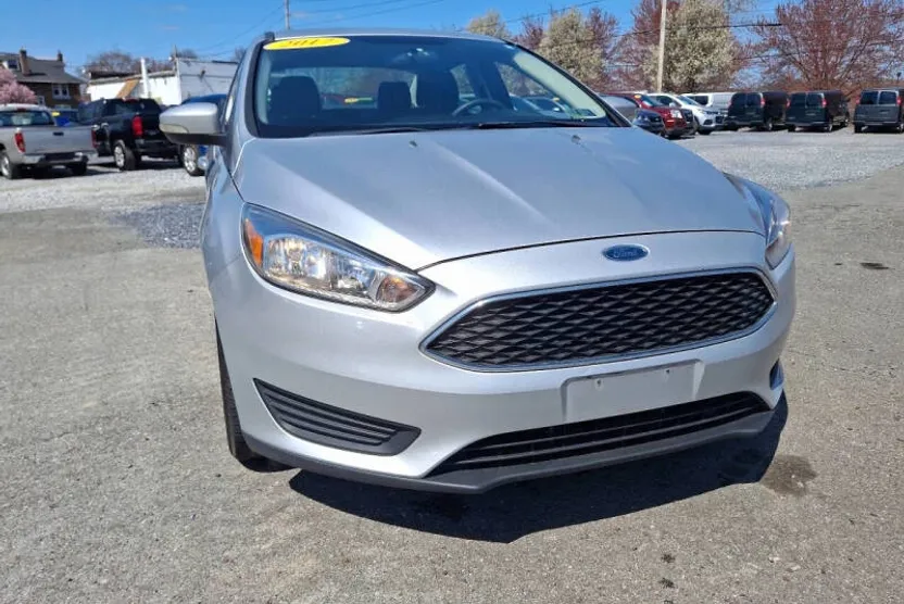 2017 Ford Focus SE photo 1