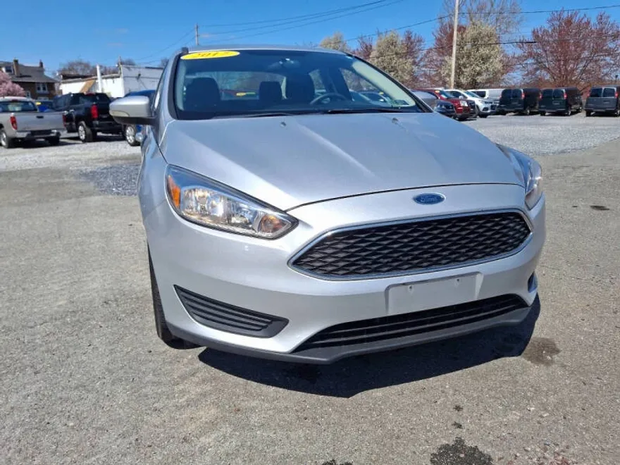 2017 Ford Focus SE photo 1