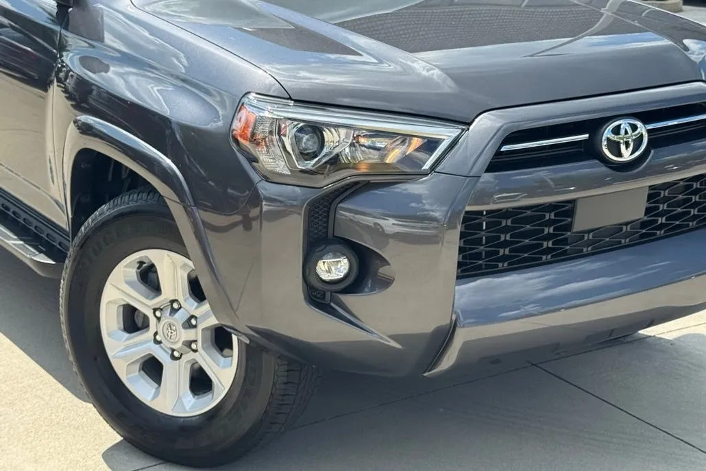 2023 Toyota 4Runner SR5 photo 1