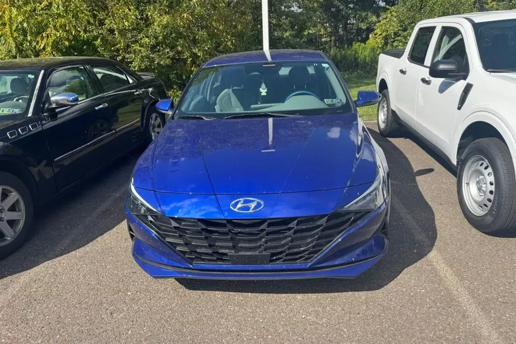 2023 Hyundai Elantra SEL photo 1