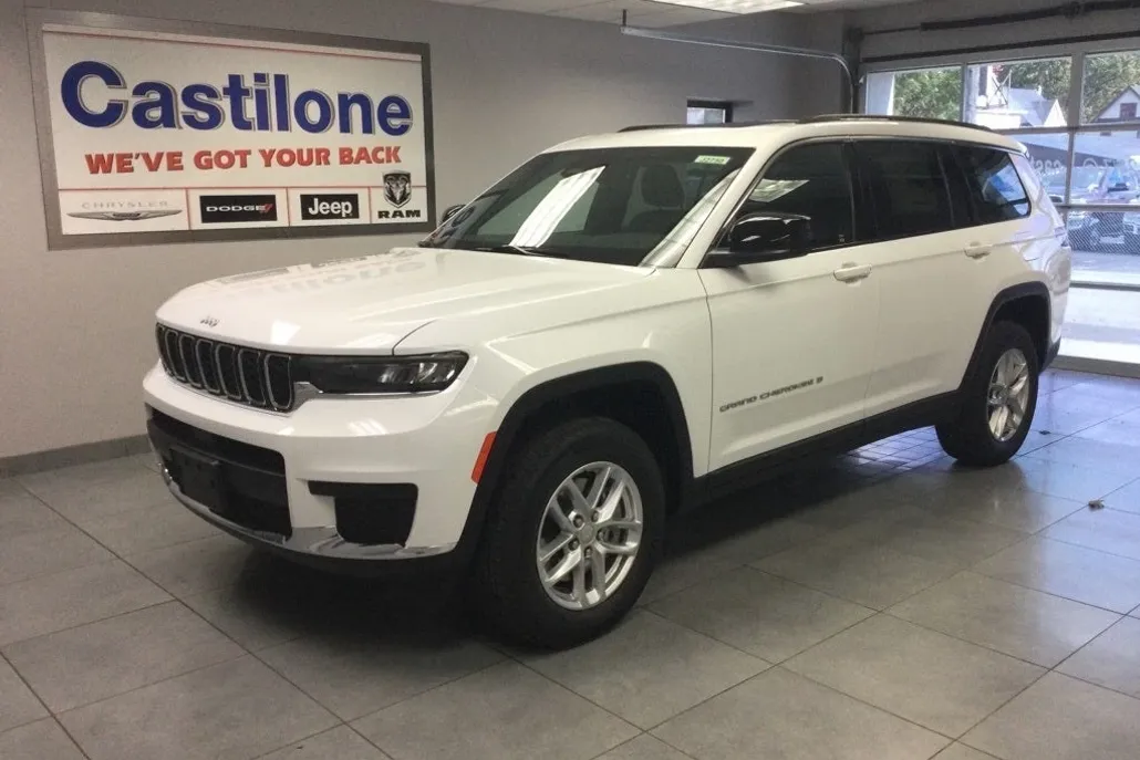 2025 Jeep Grand Cherokee Laredo X photo 1
