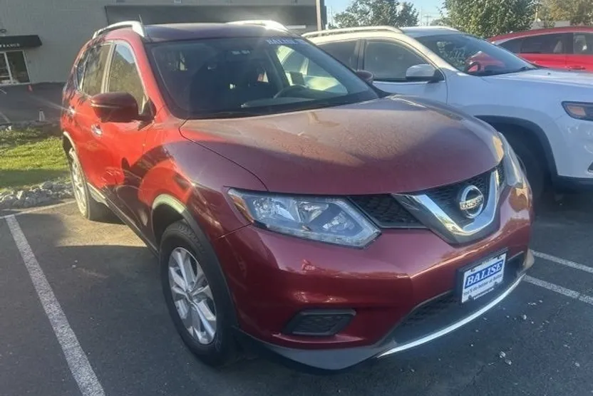 2016 Nissan Rogue SV photo 1