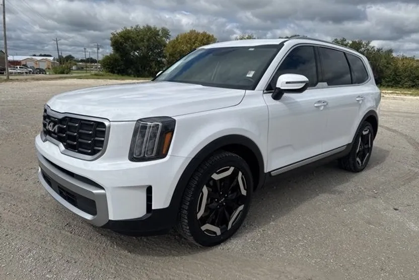 2023 Kia Telluride S photo 1