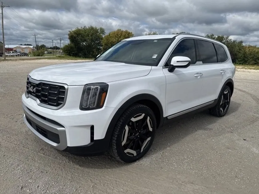 2023 Kia Telluride S photo 1
