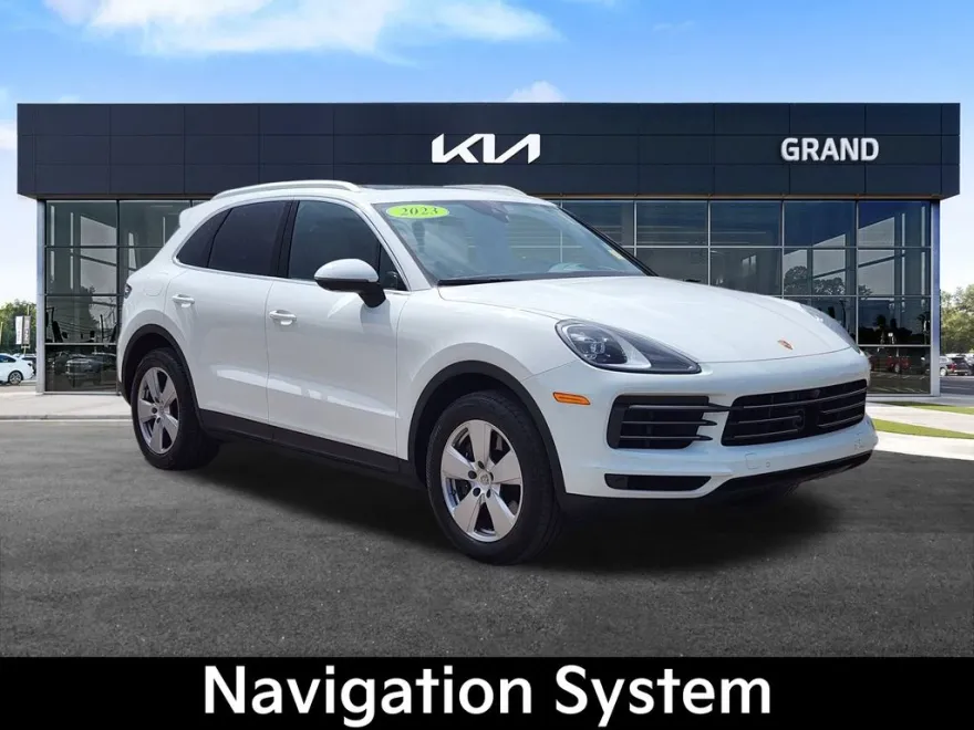 2023 Porsche Cayenne Platinum Edition photo 1