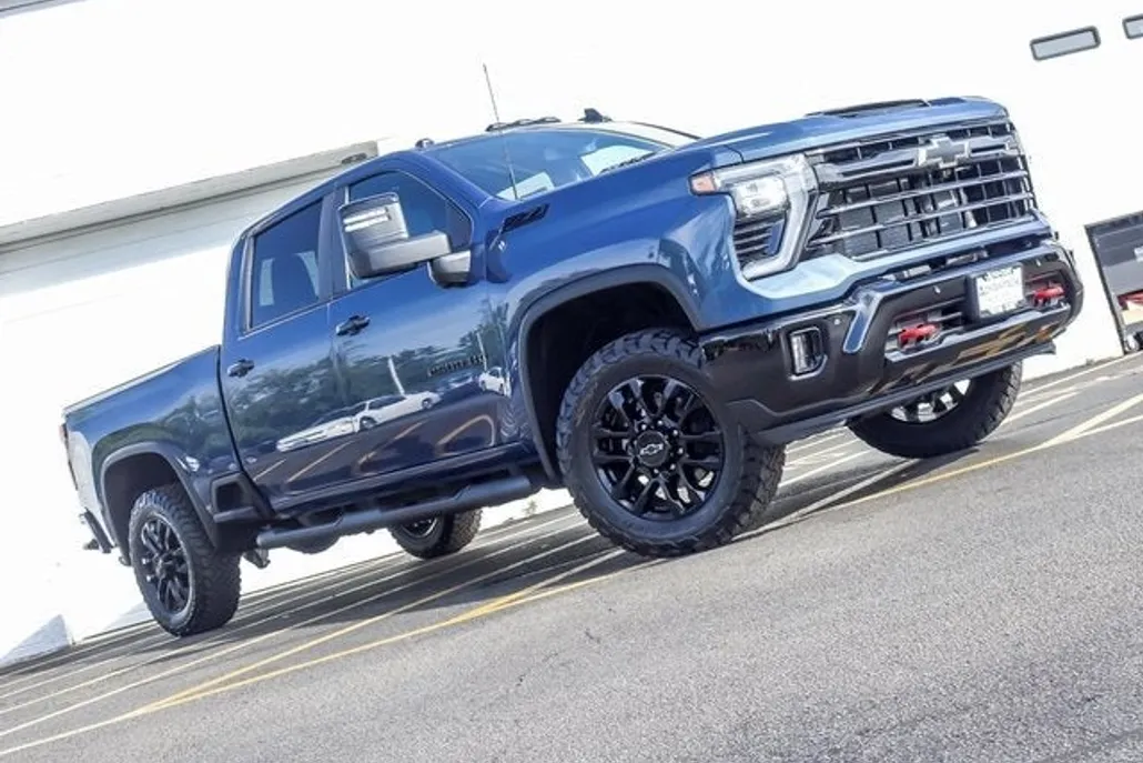 2026 Chevrolet Silverado 2500HD LT photo 1