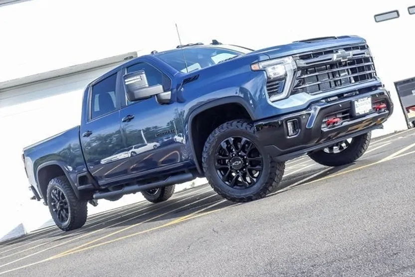 2026 Chevrolet Silverado 2500HD LT photo 1