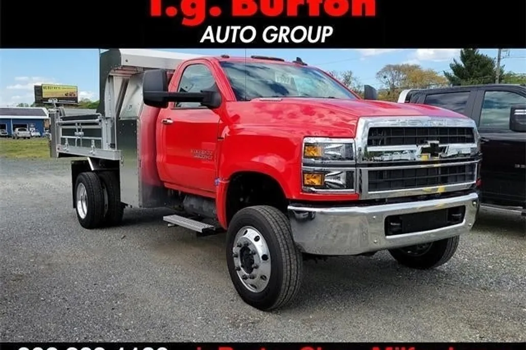 2024 Chevrolet Silverado 5500HD LT photo 1