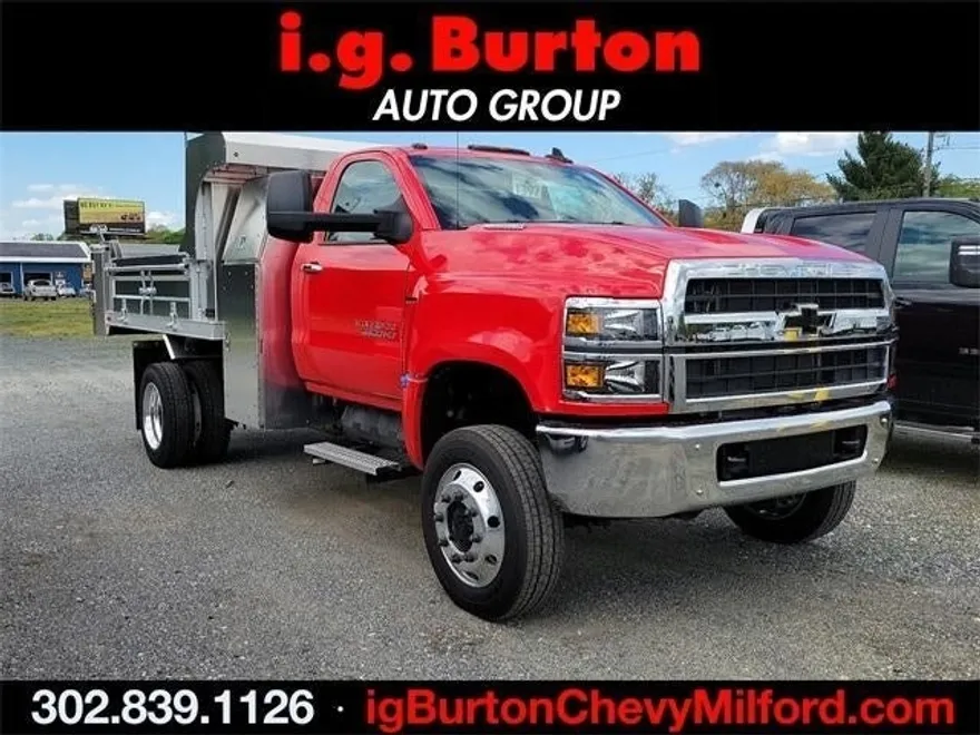 2024 Chevrolet Silverado 5500HD LT photo 1