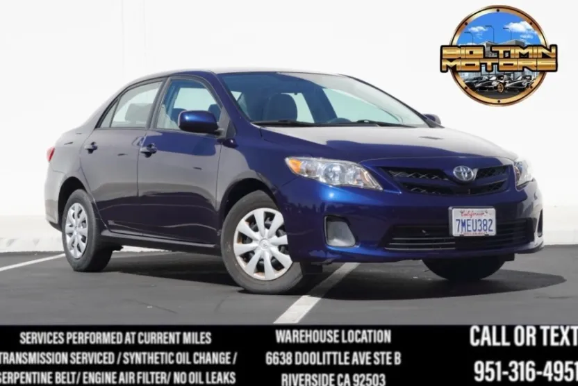 2011 Toyota Corolla LE photo 1