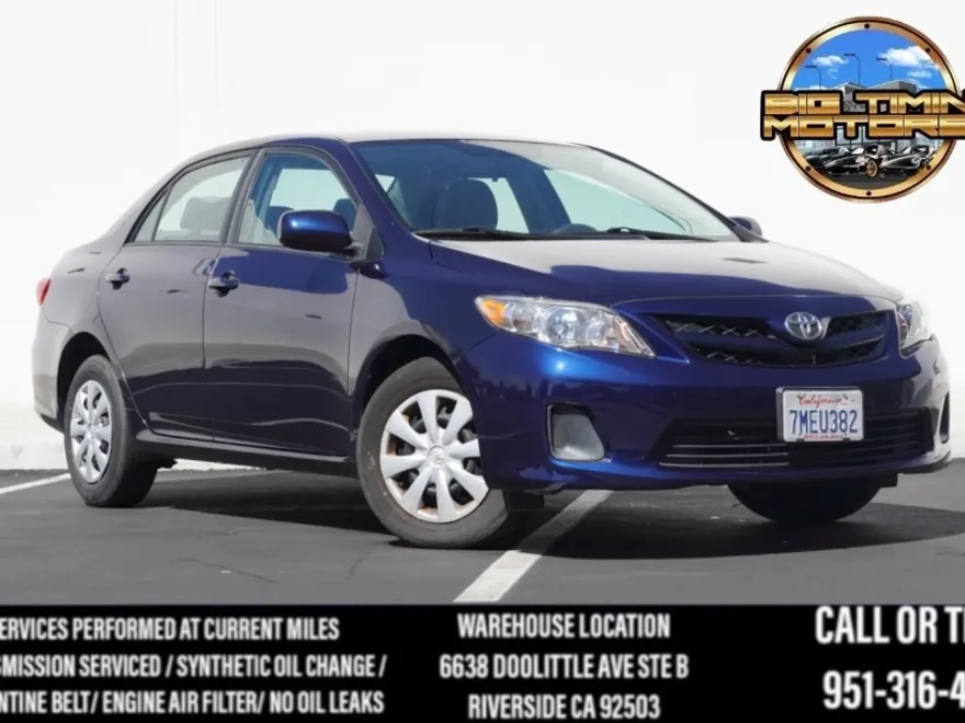 2011 Toyota Corolla LE photo 1