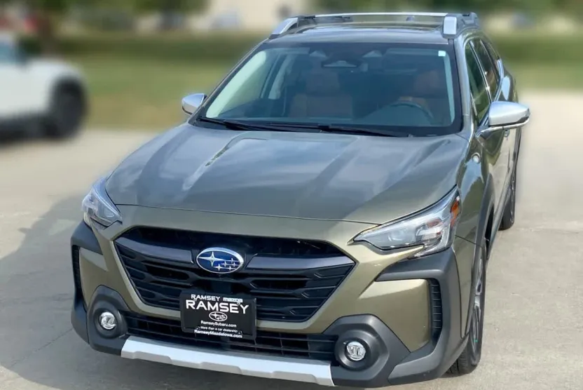 2023 Subaru Outback Touring XT photo 1