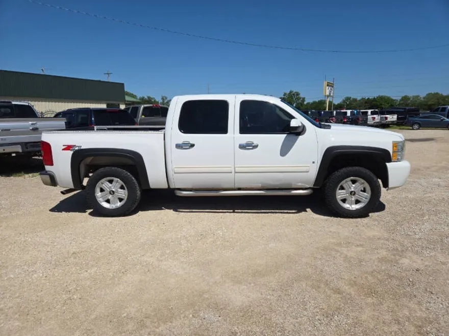 2009 Chevrolet Silverado 1500 LT photo 1