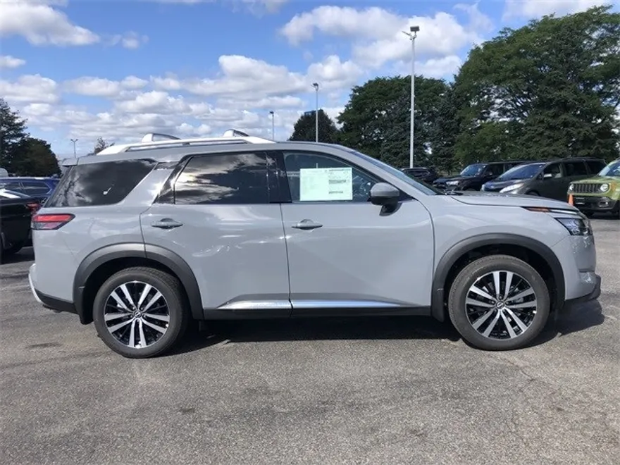 2025 Nissan Pathfinder Platinum photo 1