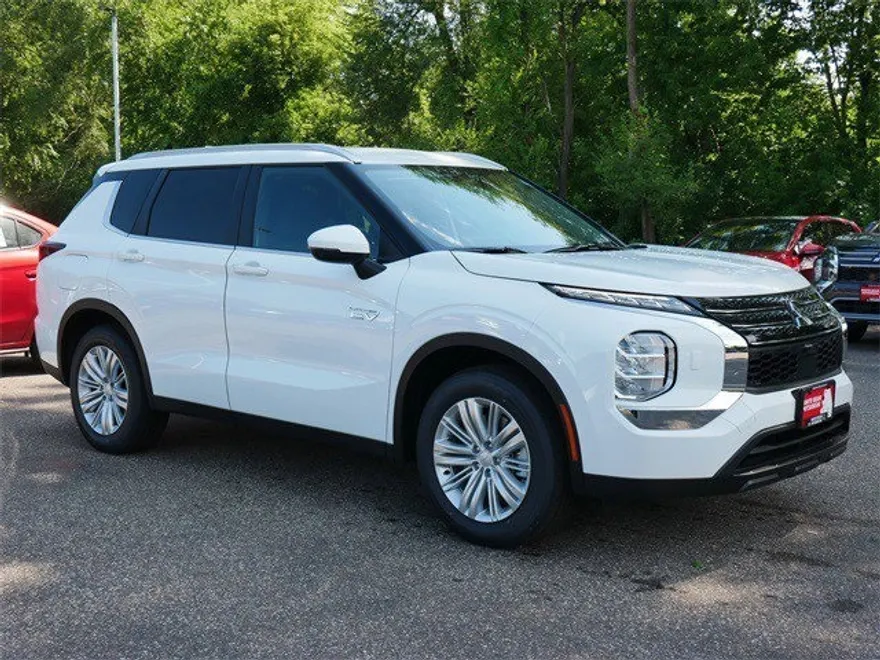 2025 Mitsubishi Outlander PHEV ES photo 1
