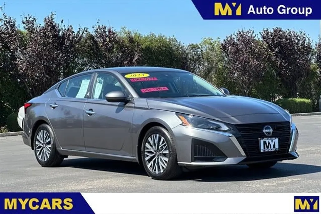 2023 Nissan Altima 2.5 SV photo 1