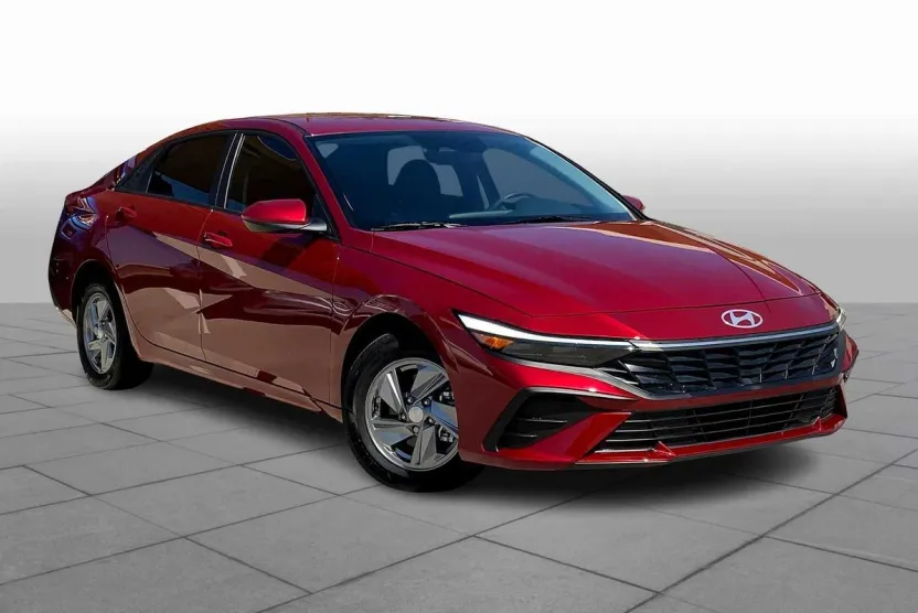 2025 Hyundai Elantra SE photo 1