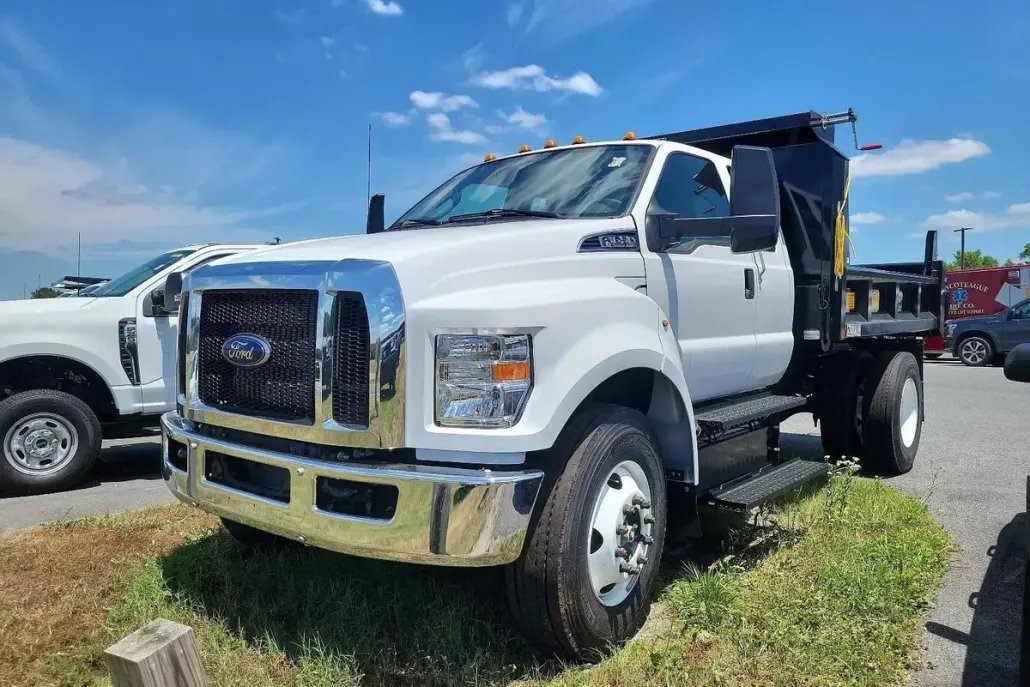 2024 Ford F-650 photo 1