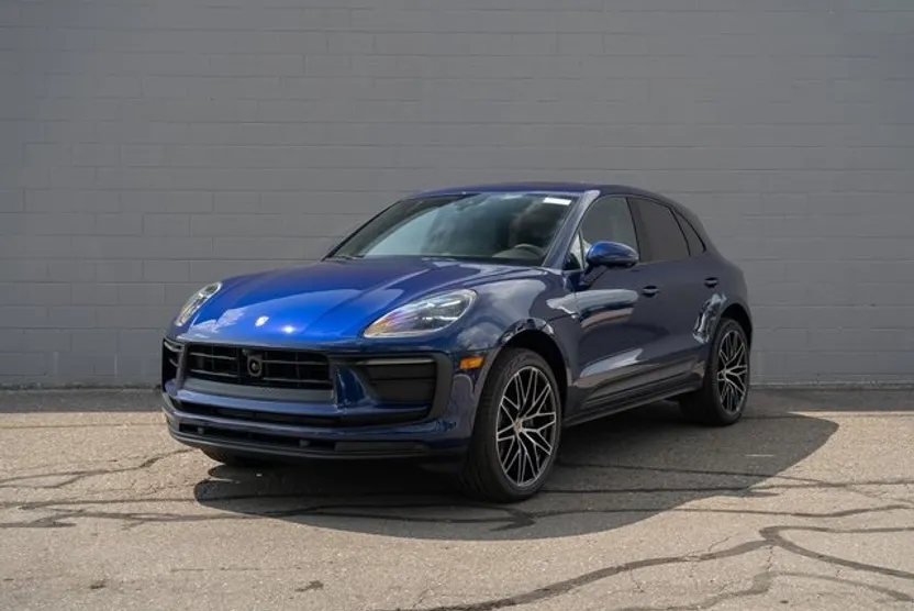 2026 Porsche Macan T photo 1