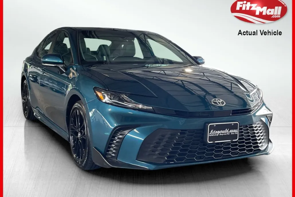 2025 Toyota Camry Hybrid LE photo 1