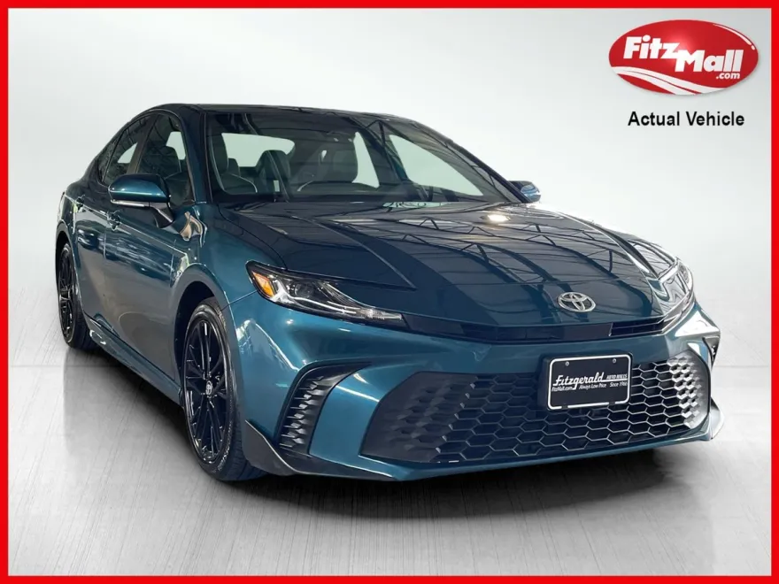 2025 Toyota Camry Hybrid LE photo 1