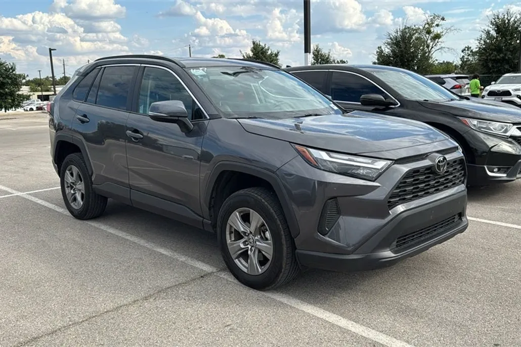 2024 Toyota RAV4 XLE photo 1