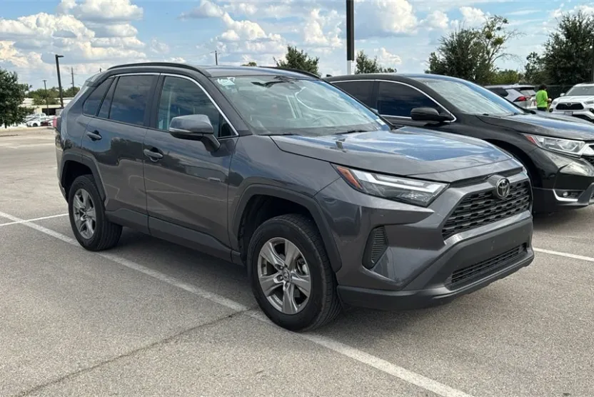 2024 Toyota RAV4 XLE photo 1