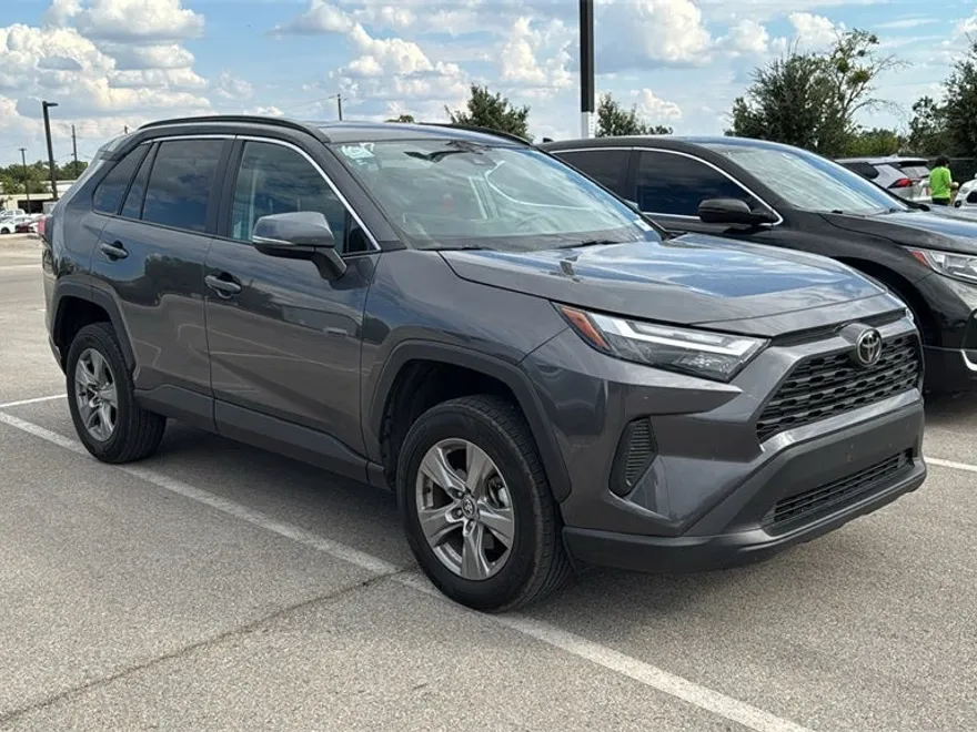 2024 Toyota RAV4 XLE photo 1