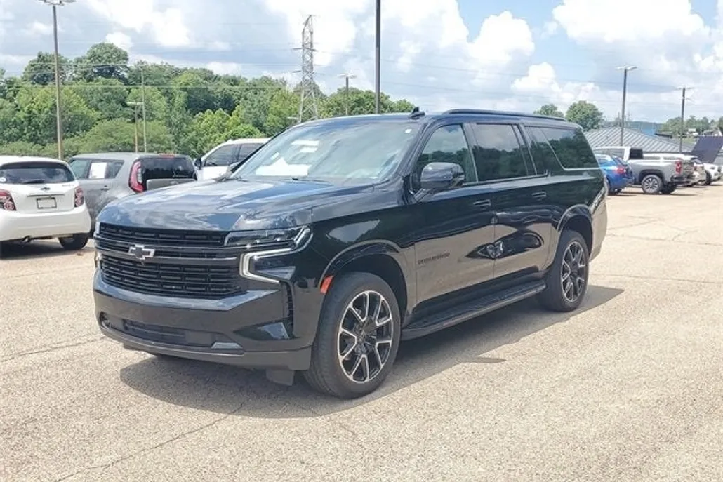 2023 Chevrolet Suburban RST photo 1