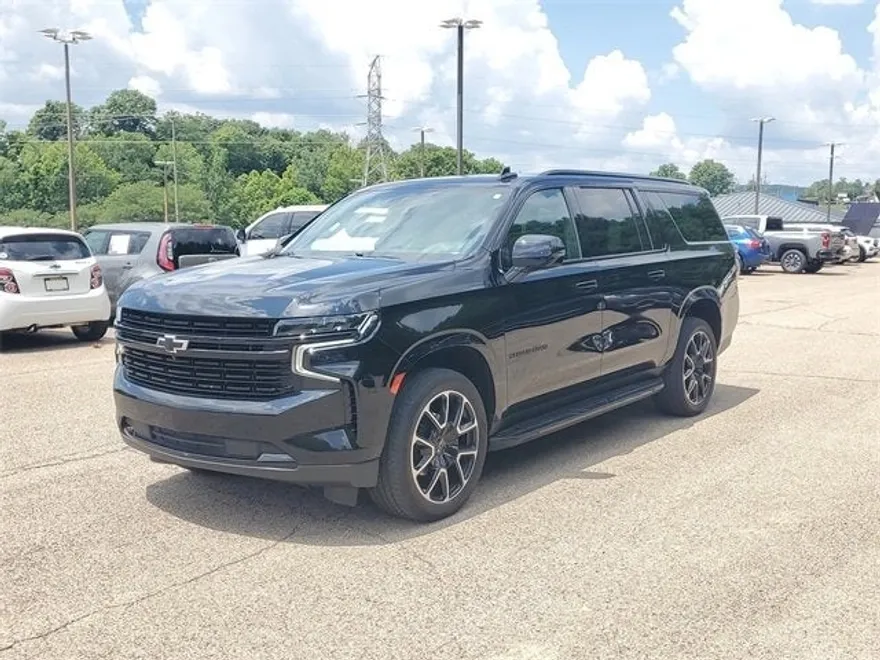 2023 Chevrolet Suburban RST photo 1