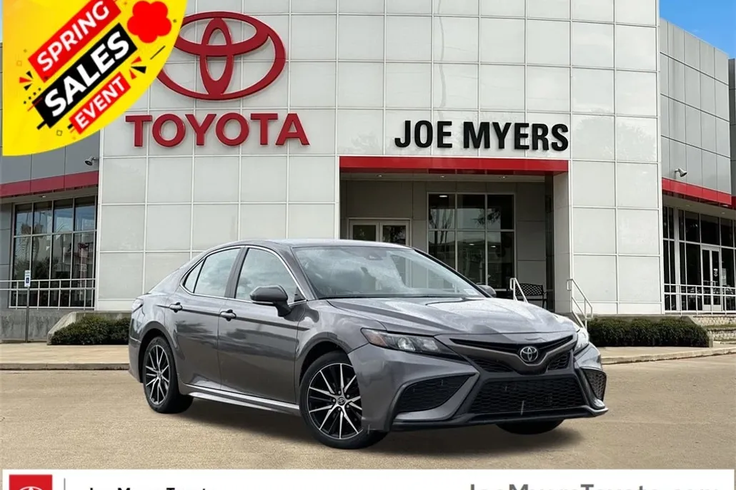 2024 Toyota Camry SE photo 1