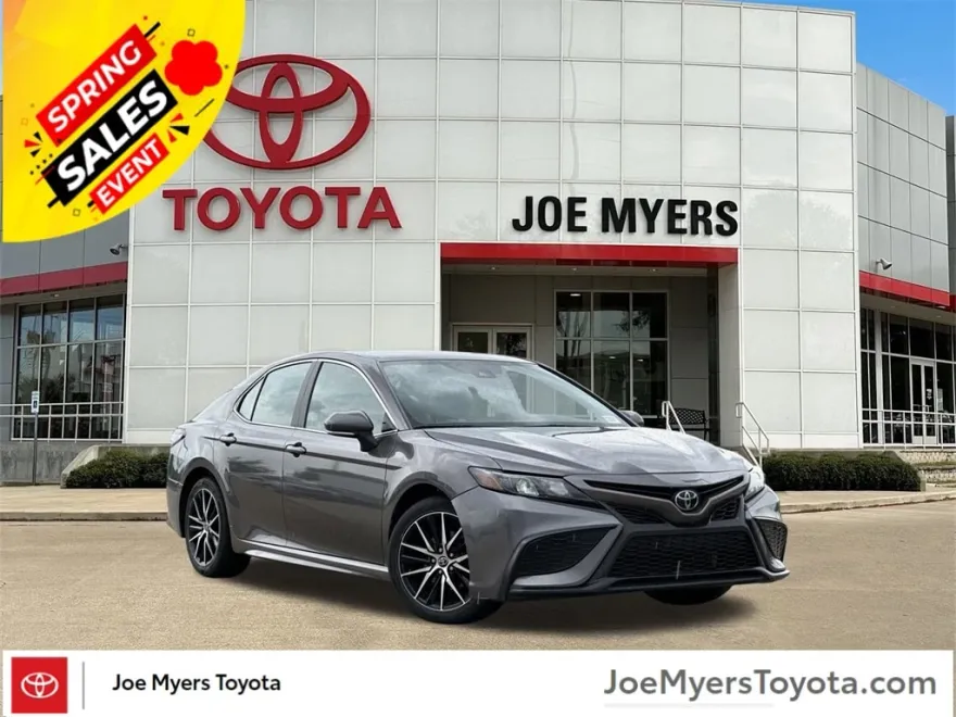 2024 Toyota Camry SE photo 1