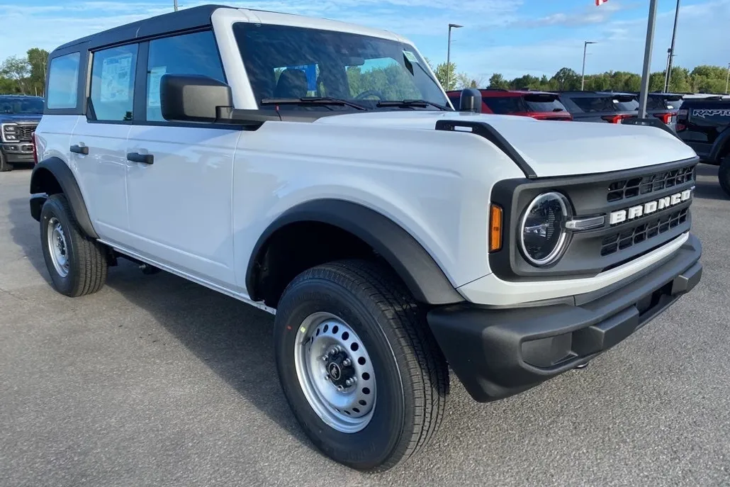 2025 Ford Bronco Base photo 1