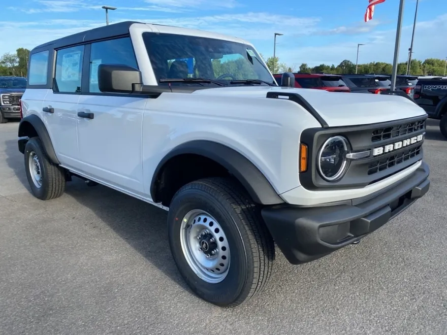 2025 Ford Bronco Base photo 1
